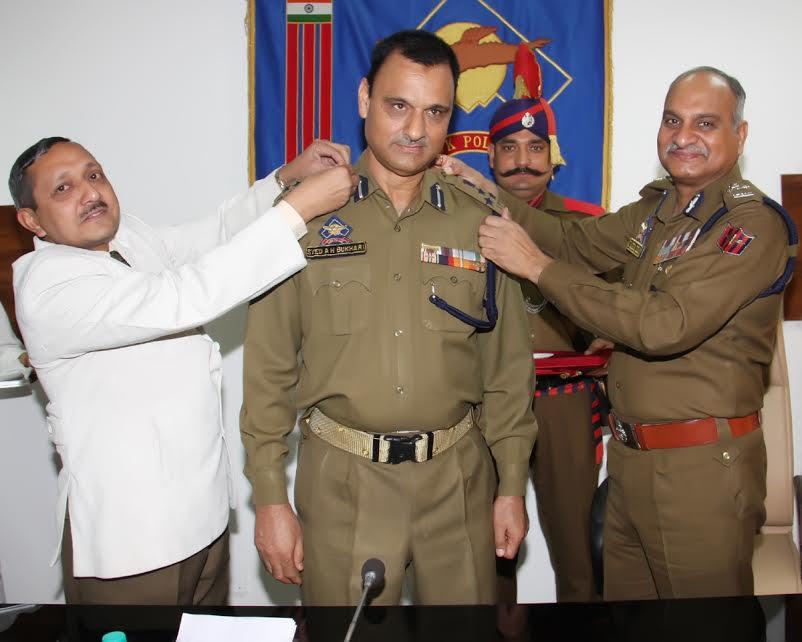 Ashiq Bukhari takes over as DIG Administration PHQ